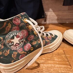 Converse Floral High-Top Sneakers W7. New no tags